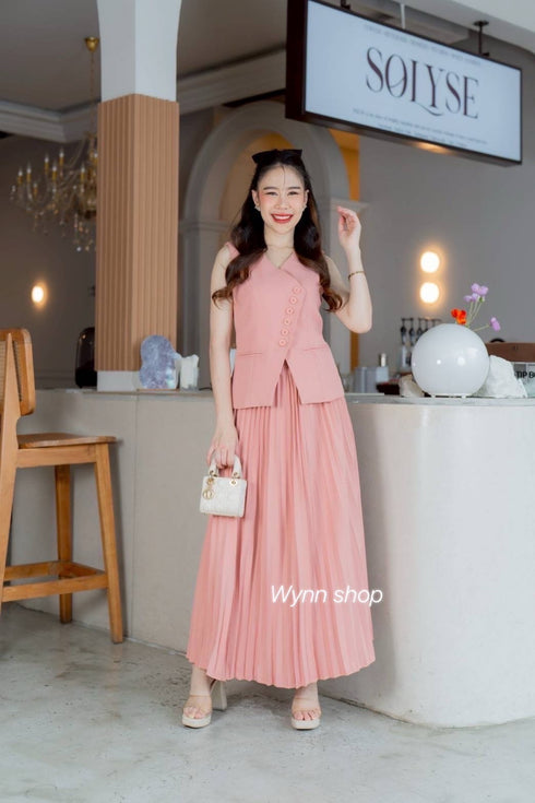 Ladies High End V-neck Vest With Pleated Long Skirts